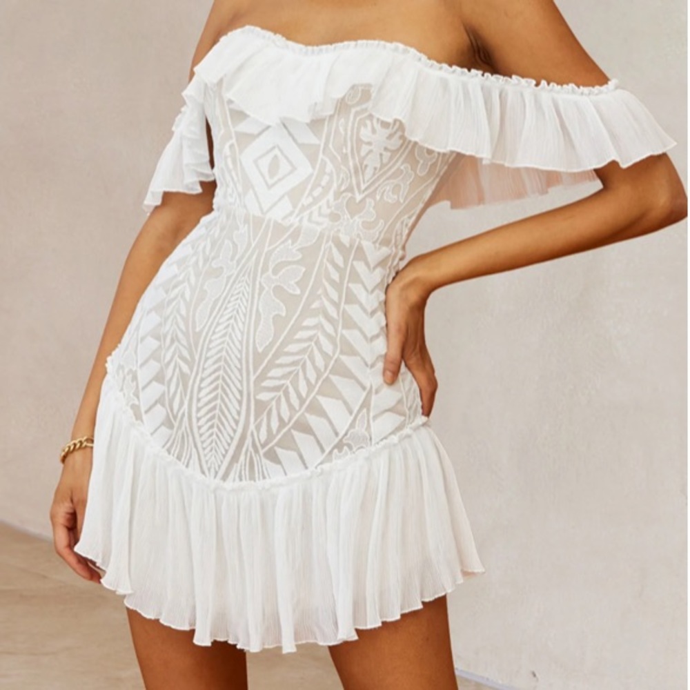 Selfie Leslie “Dreamy” White Off Shoulder Dress Sz XL/Sz 10